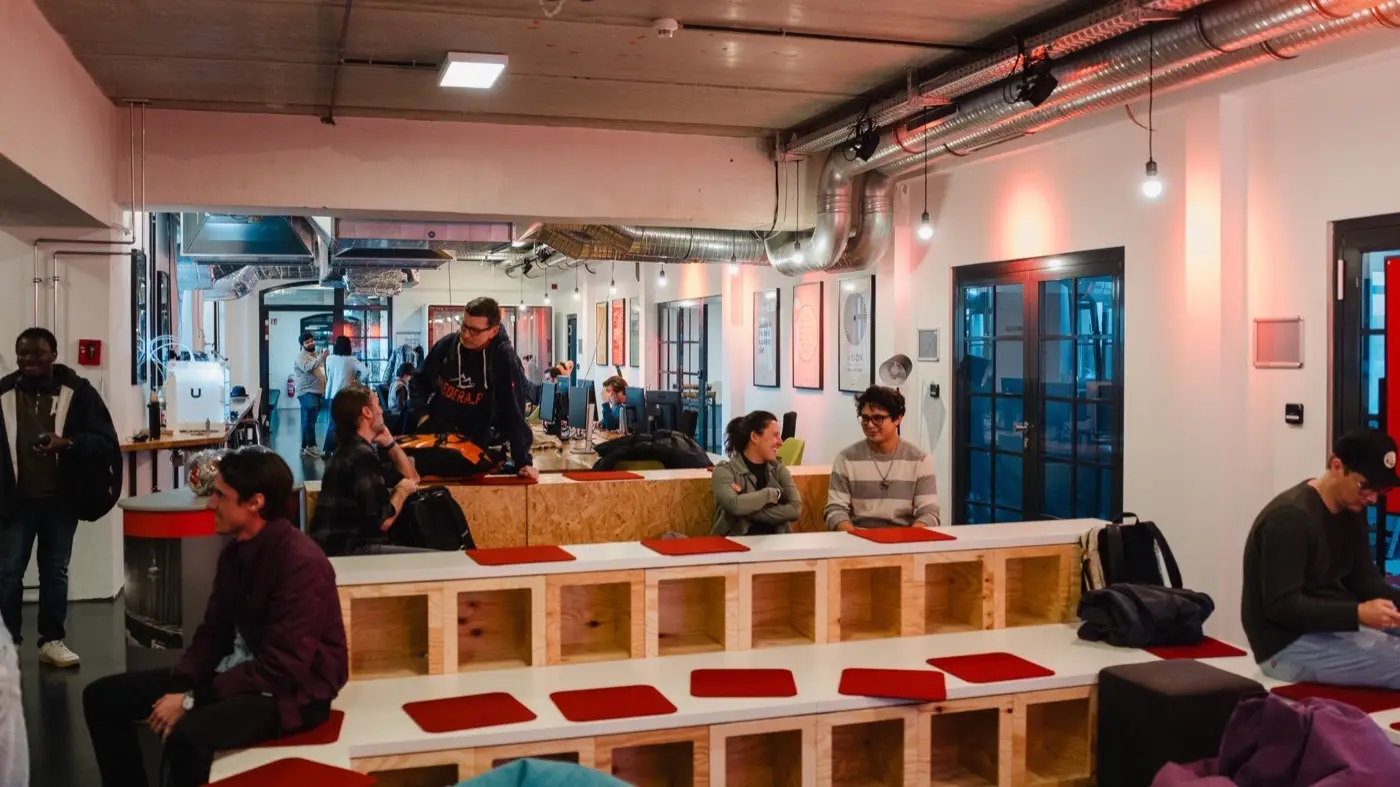 Community-Event im Incubator mit roter Sitztribuene